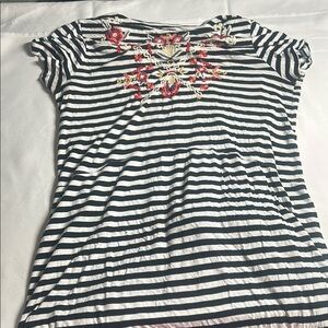 Black and White Cap Sleeve Graphic Tee